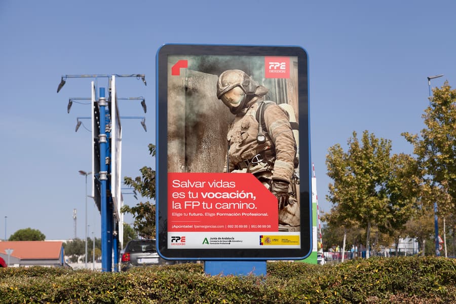 Campaña publicidad exterior de mupis en Antequera