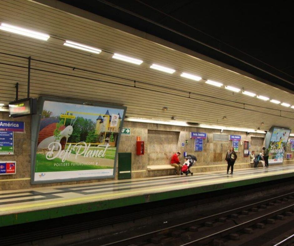 vallas publicidad andenes metro madrid